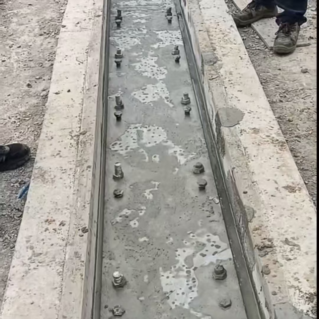 新青港口码头起重机龙门吊重型机械设备稳固用早强快凝轨道胶泥